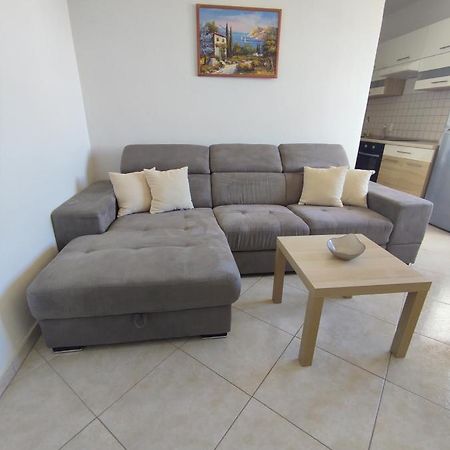 Three Lions Apartment Pula Ngoại thất bức ảnh