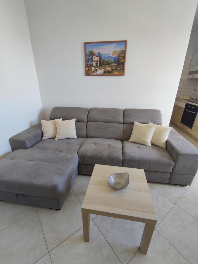 Three Lions Apartment Pula Ngoại thất bức ảnh